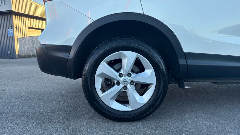 Nissan Qashqai 1.3 DiG-T Acenta Premium 5dr Petrol Hatchback